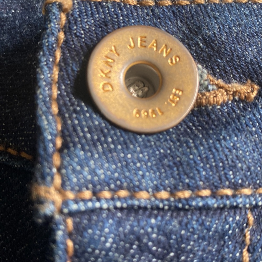 (B48) DKNY Jean Dark wash Blue denim capris shorts, Size 6 - Picture 5 of 12
